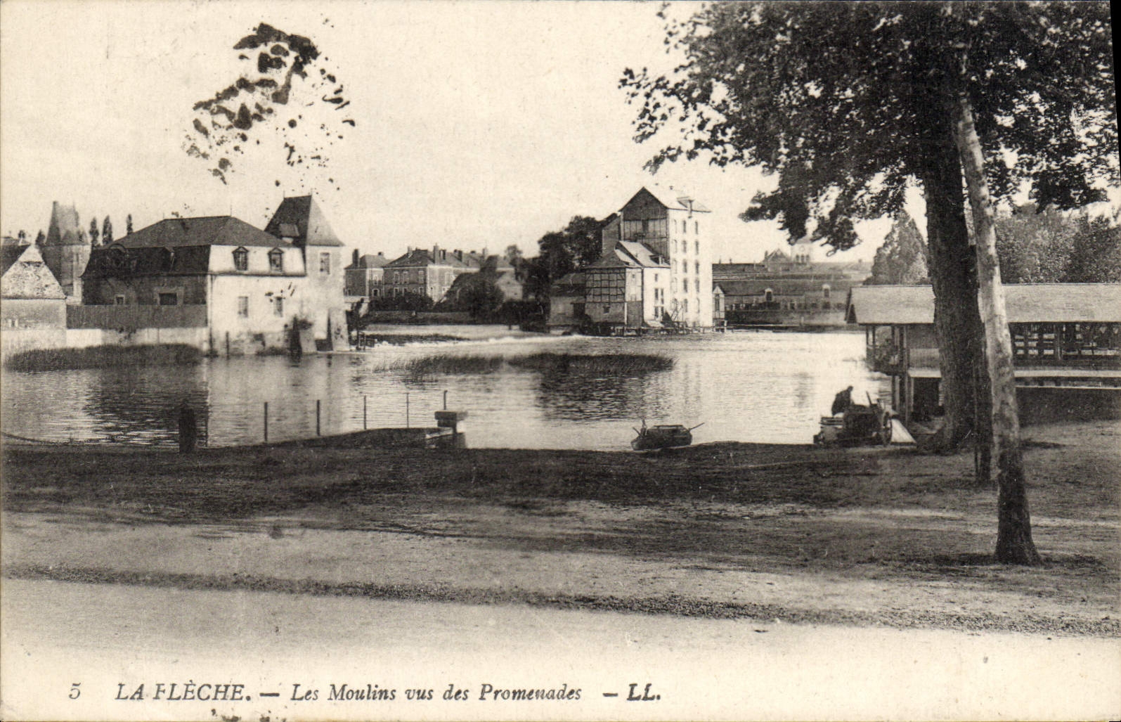 CPA La Fleche les Moulins vus des Promenades 