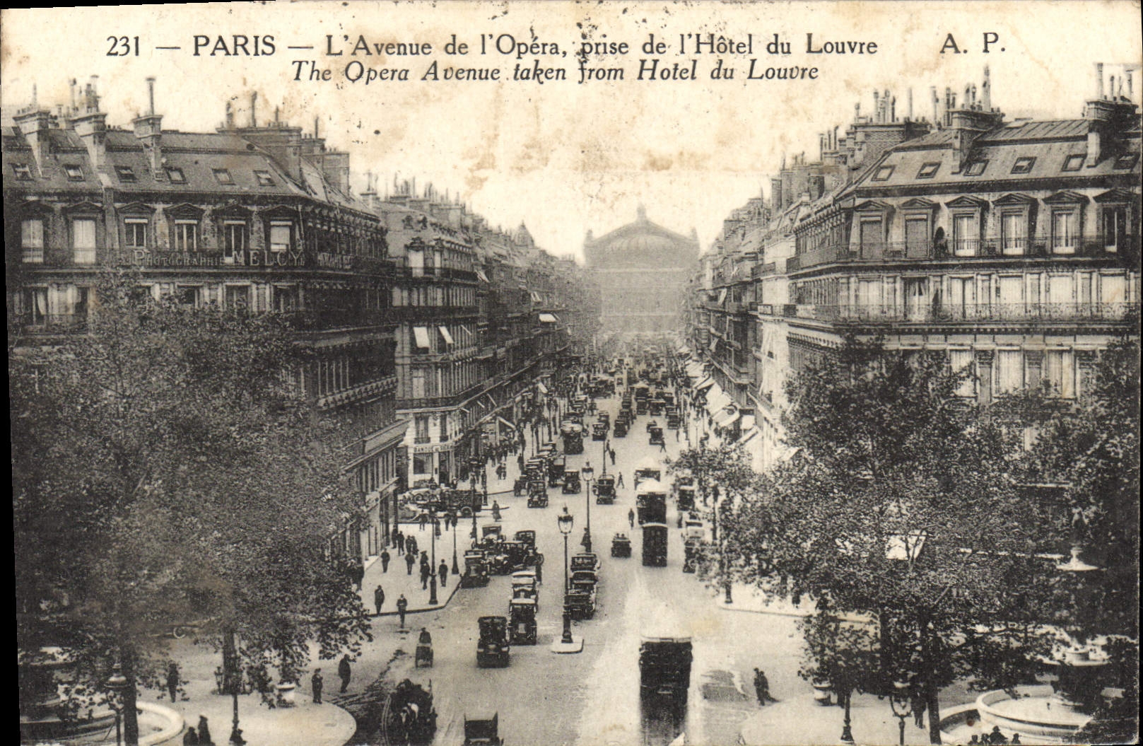 CPA Paris l'Avenue de l'Opera Prise de l'hotel du Louvre 