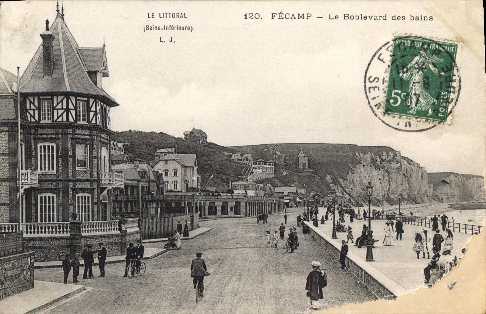 CPA Le Littoral Seine Inferieure Fecamp Le Boulevard des bains 
