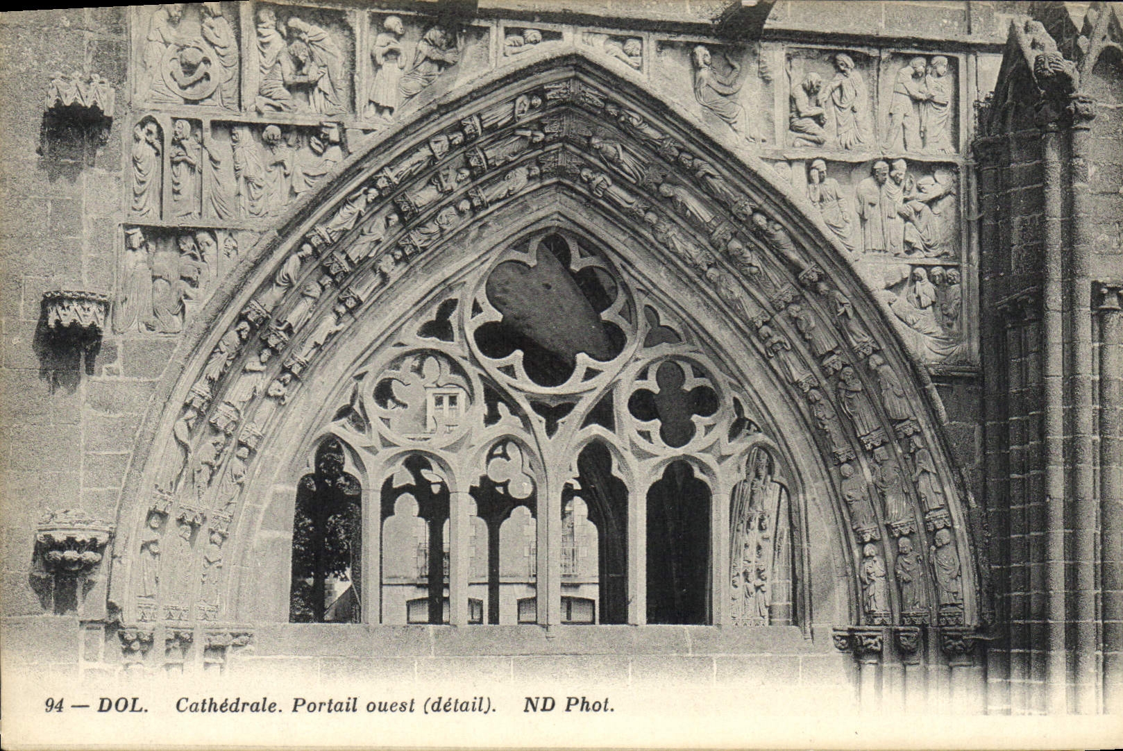 Dol, Cathédrale — Portail ouest (détail) — ND Phot.