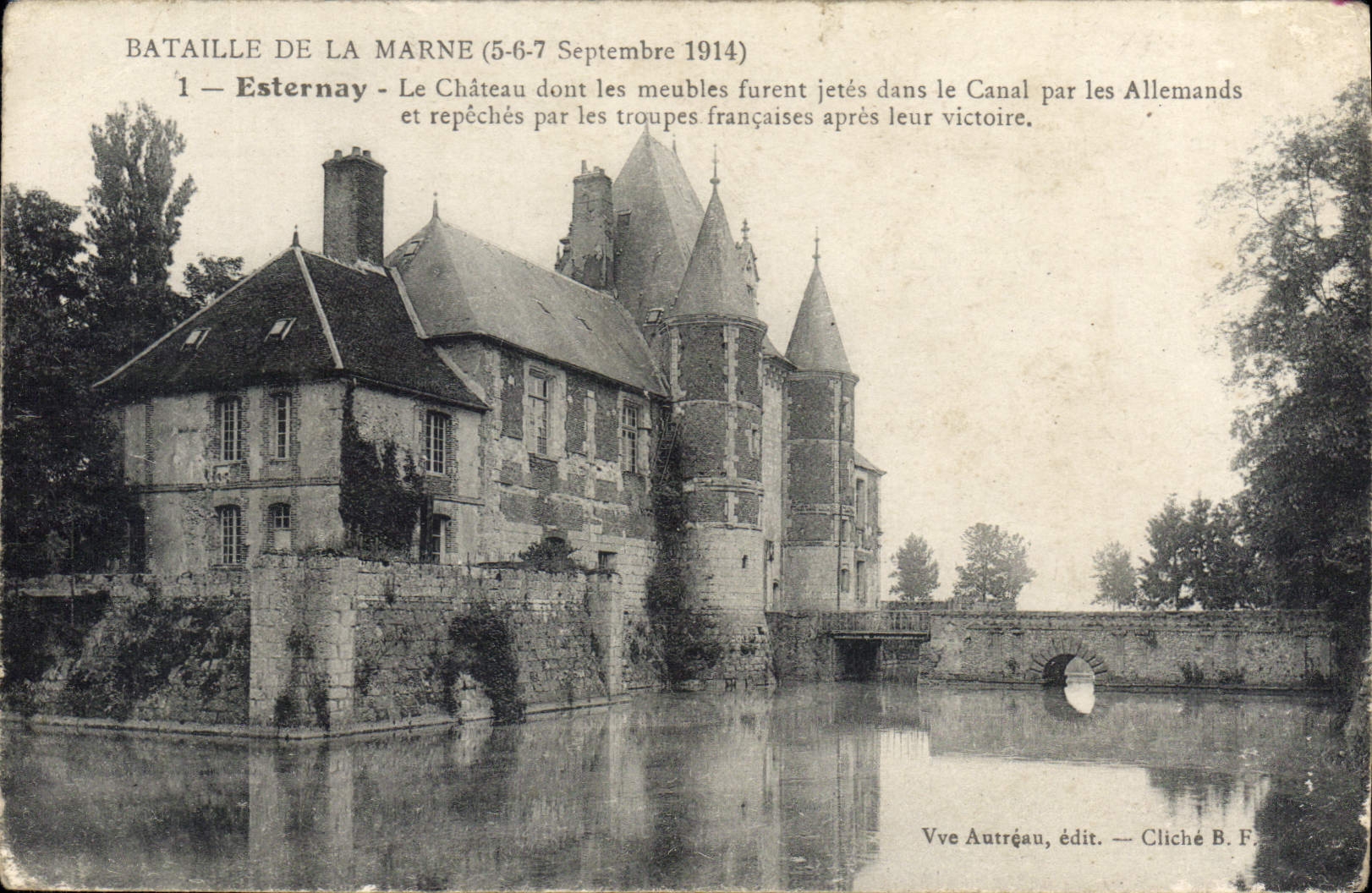 Bataille de la Marne (5-6-7 Septembre 1914) — Esternay — Le Château dont les meubles furent jetés dans le Canal par les Allemands et repêchés par les troupes françaises après leur victoire — Vve Autrégau, édit. — Cliché B. F.