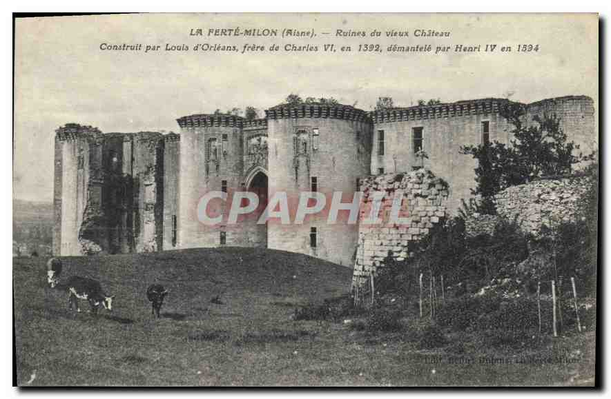 CPA La Ferte Milon Aisne Ruines du vieux Chateau 