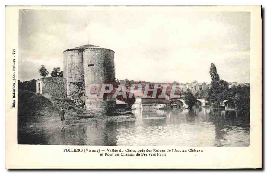 CPA Poitiers Vienne Vallee du Clain pres des Ruines de l'Ancien Chateau et Pont de Chemin de Fer ver