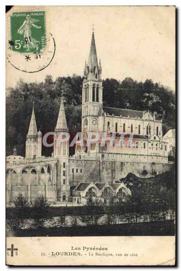 CPA Les Pyrenees Lourdes La Basilique vue de cote 