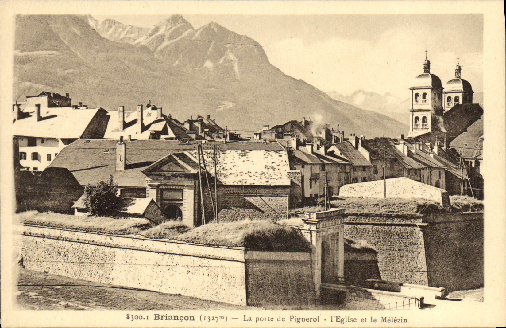 Briancón (1327m) — La porte de Pignerol - L'église et le Mélézin
