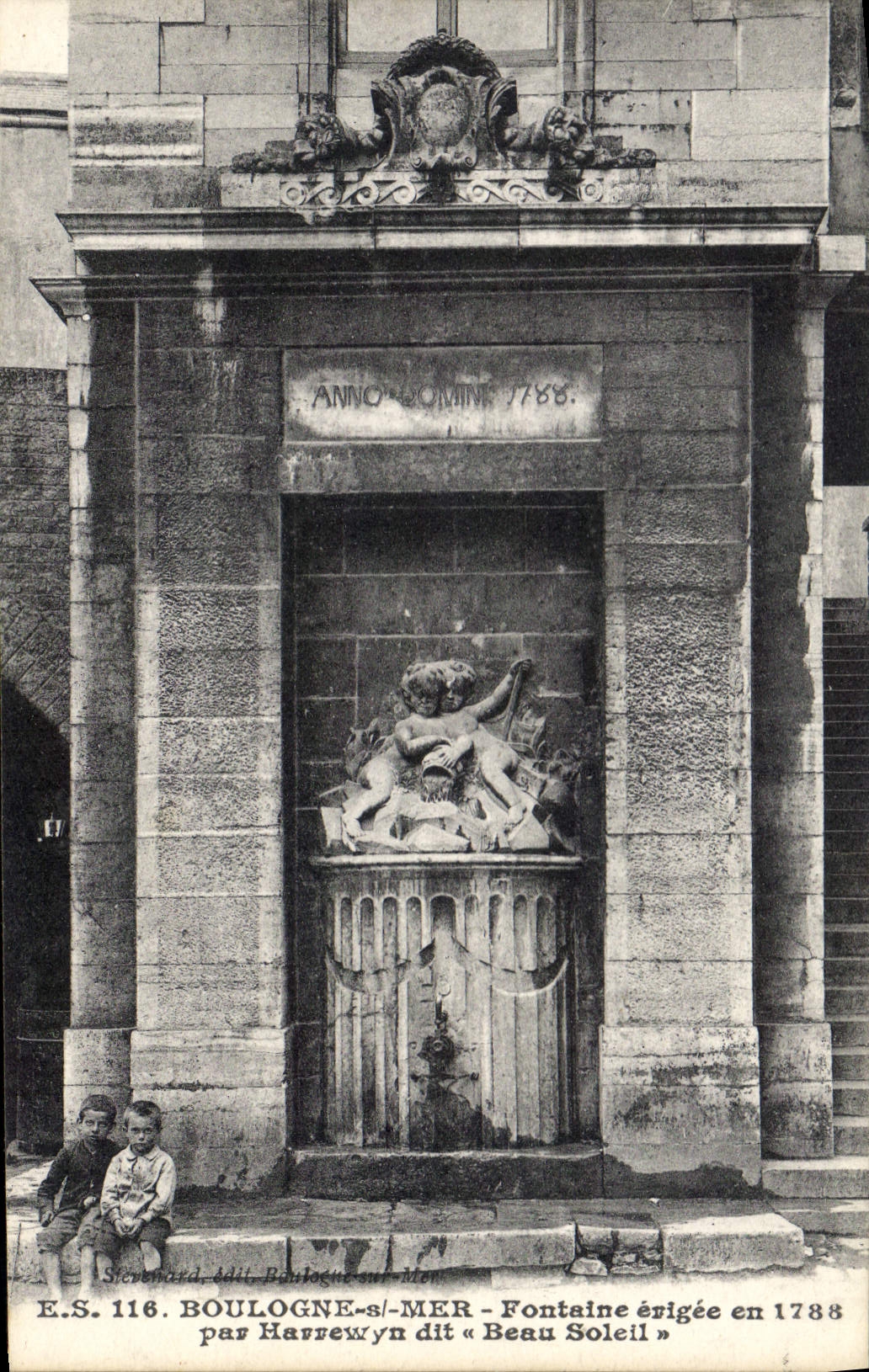 Boulogne-sur-Mer — Fontaine érigée en 1788 par Harrewyn dit « Beau Soleil » — Édit. Stevenard