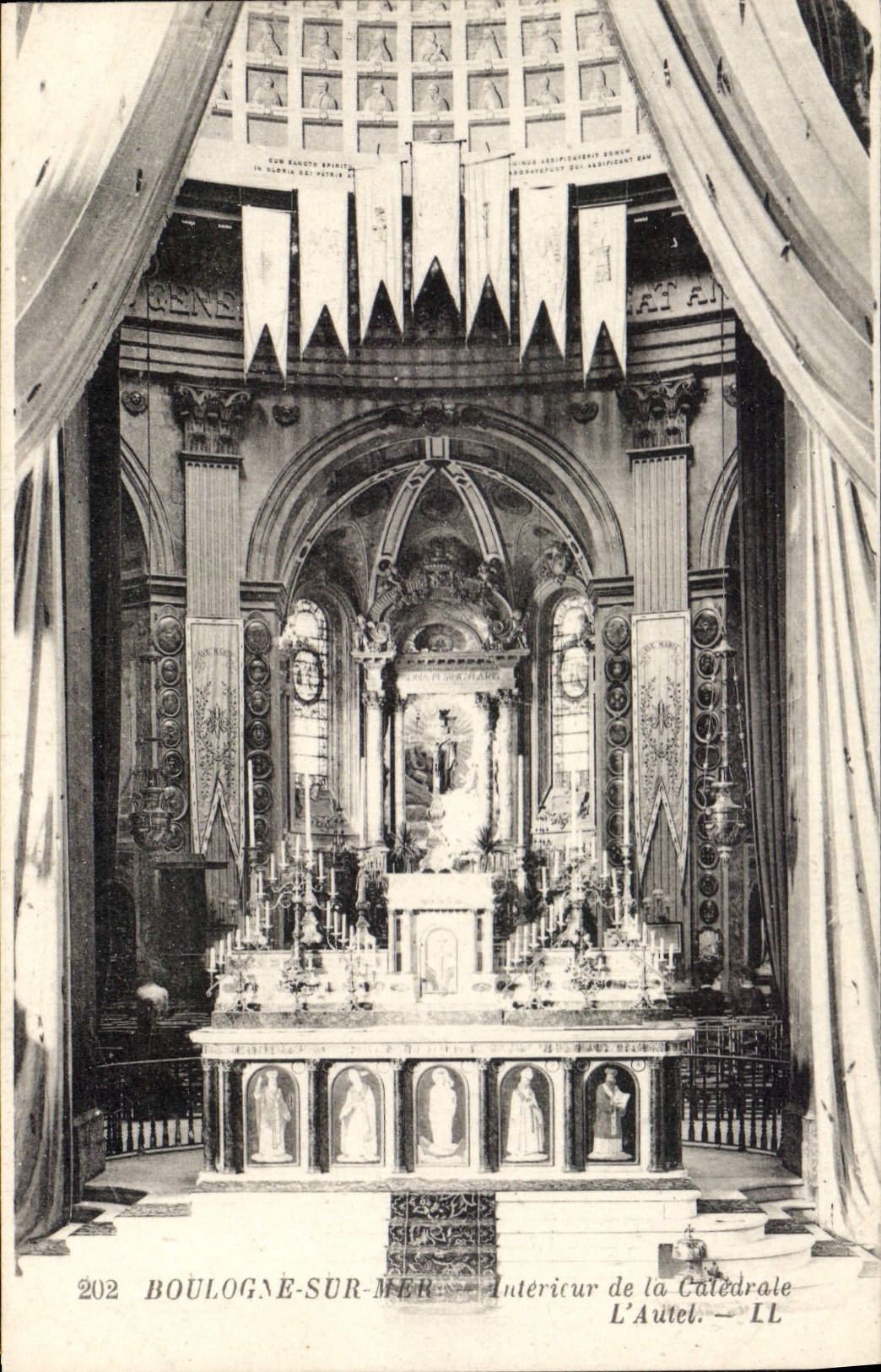 Boulogne-sur-Mer — Interior de la Catedral — El Altar — n°202