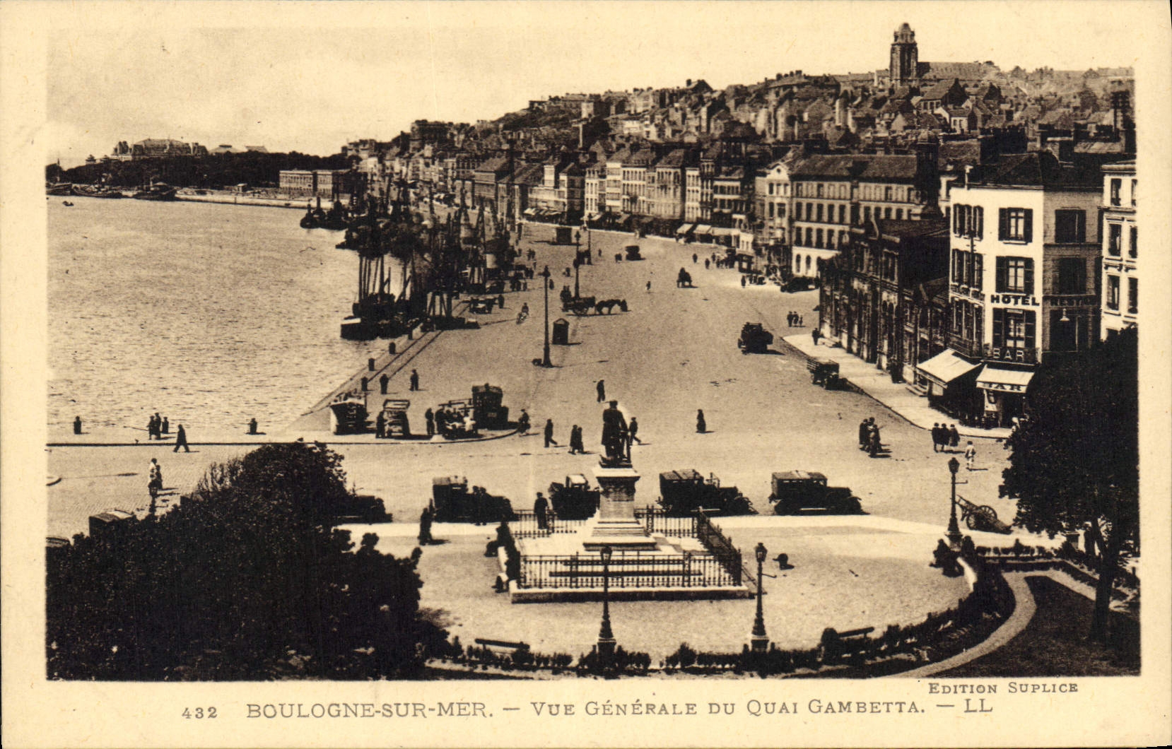 CPA Boulogne sur Mer Vue generale du Quai Gambetta 