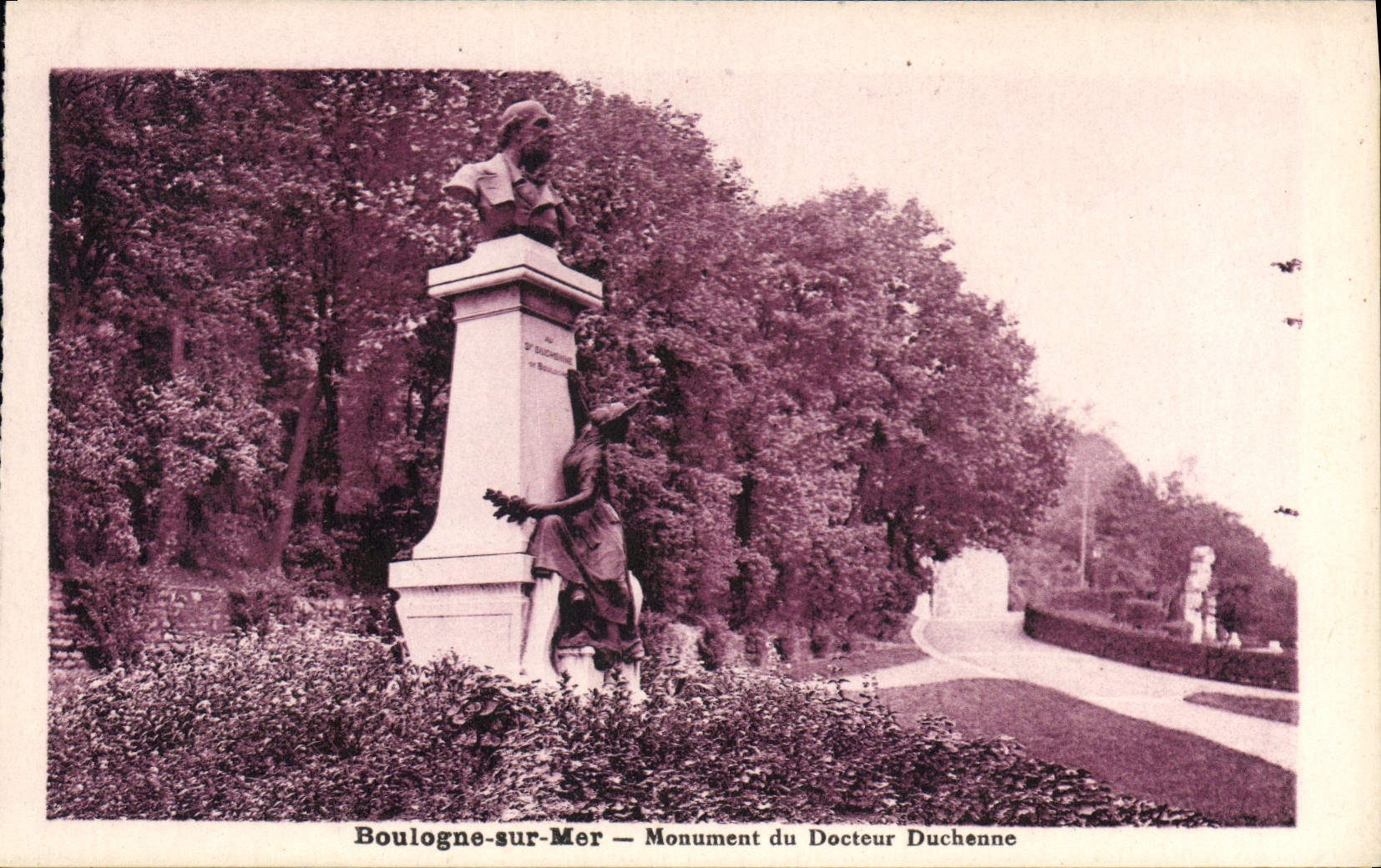 CPA Boulogne sur Mer Monument du Docteur Duchenne 