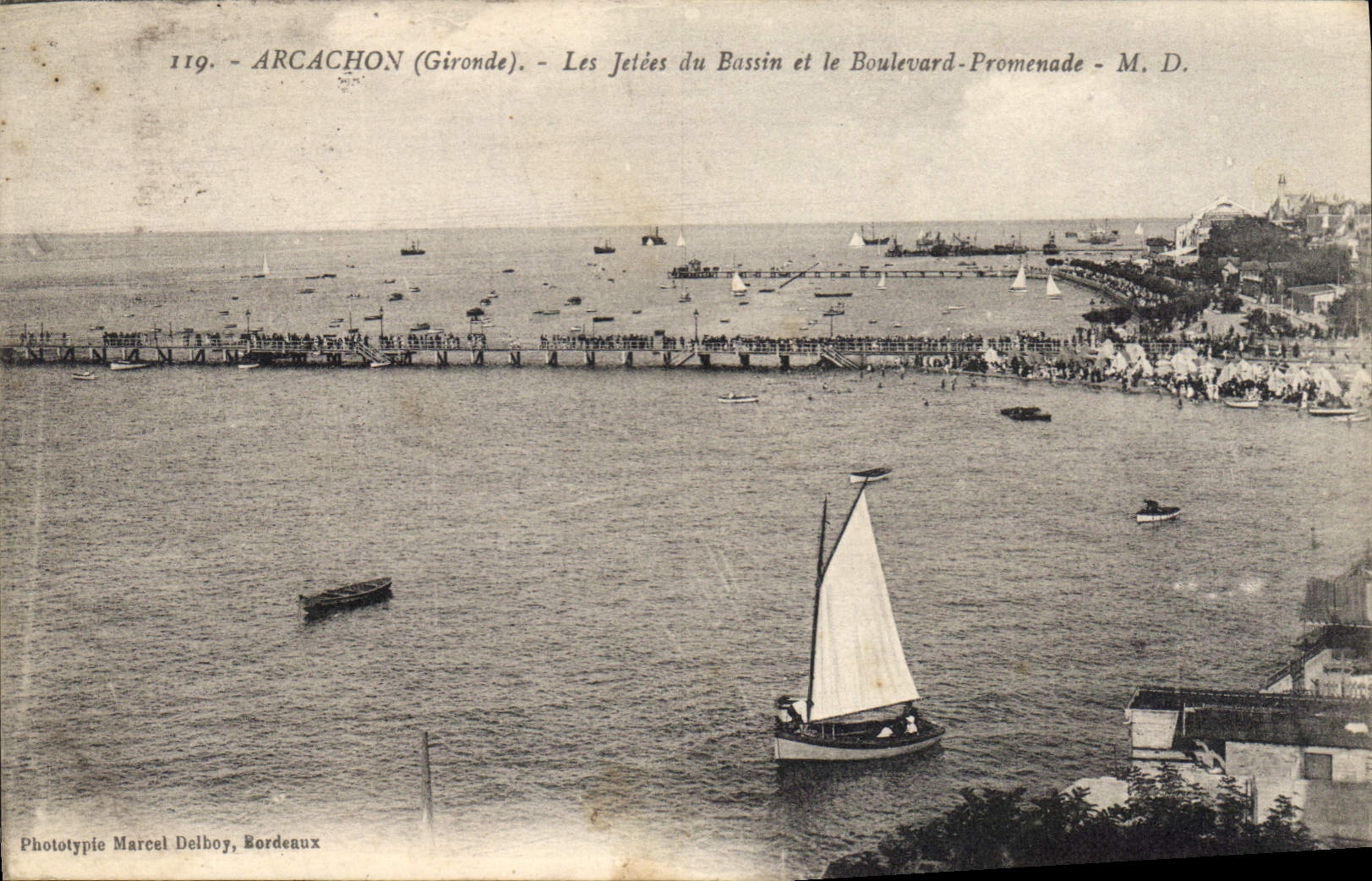 Arcachon (Gironde) — Les Jetées du Bassin et le Boulevard-Promenade — Phototypie Marcel Delboy, Bordeaux, n°119