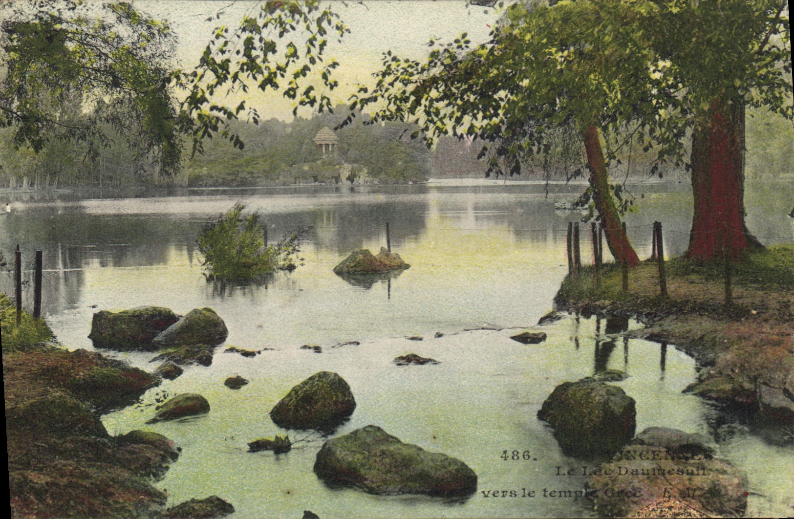 CPA Vincennes Le Lac Daumesnil vers le temple grec