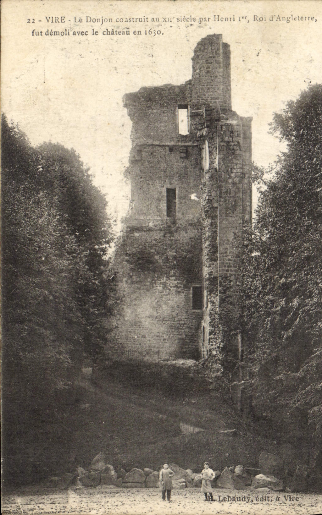 Vire - Le Donjon — ruines du château construit au XIIIe siècle par Henri Ier, détruit en 1630 — éditeur Lebaudy, n°22