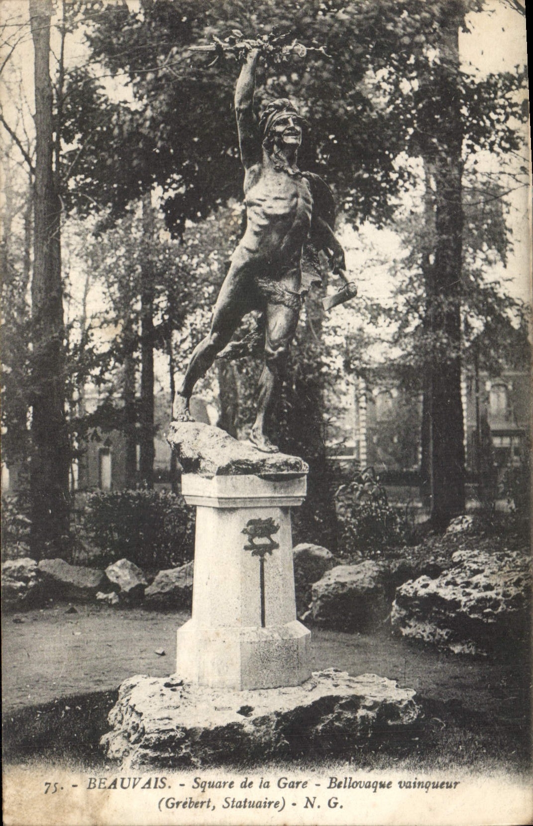 Beauvais - Square de la Gare - Bellovaque vainqueur - Grébert, Statuaire - N.G.