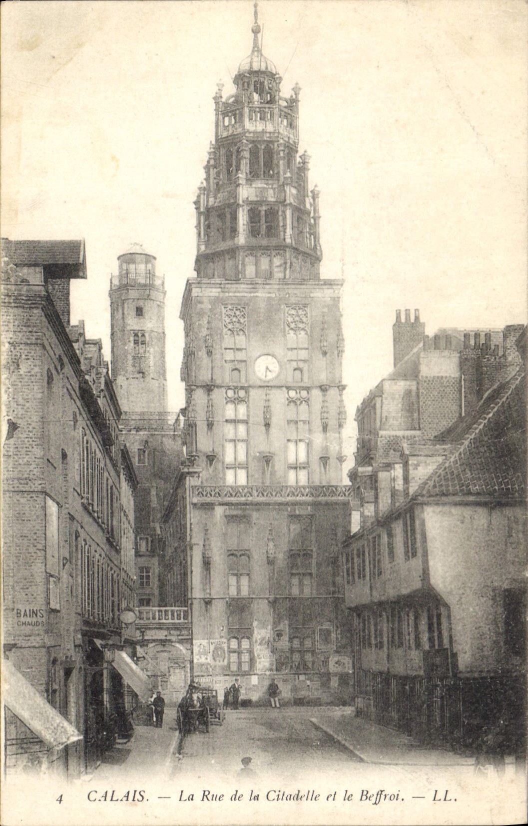 CPA Calais La Rue de la Citadelle et le Beffroi 