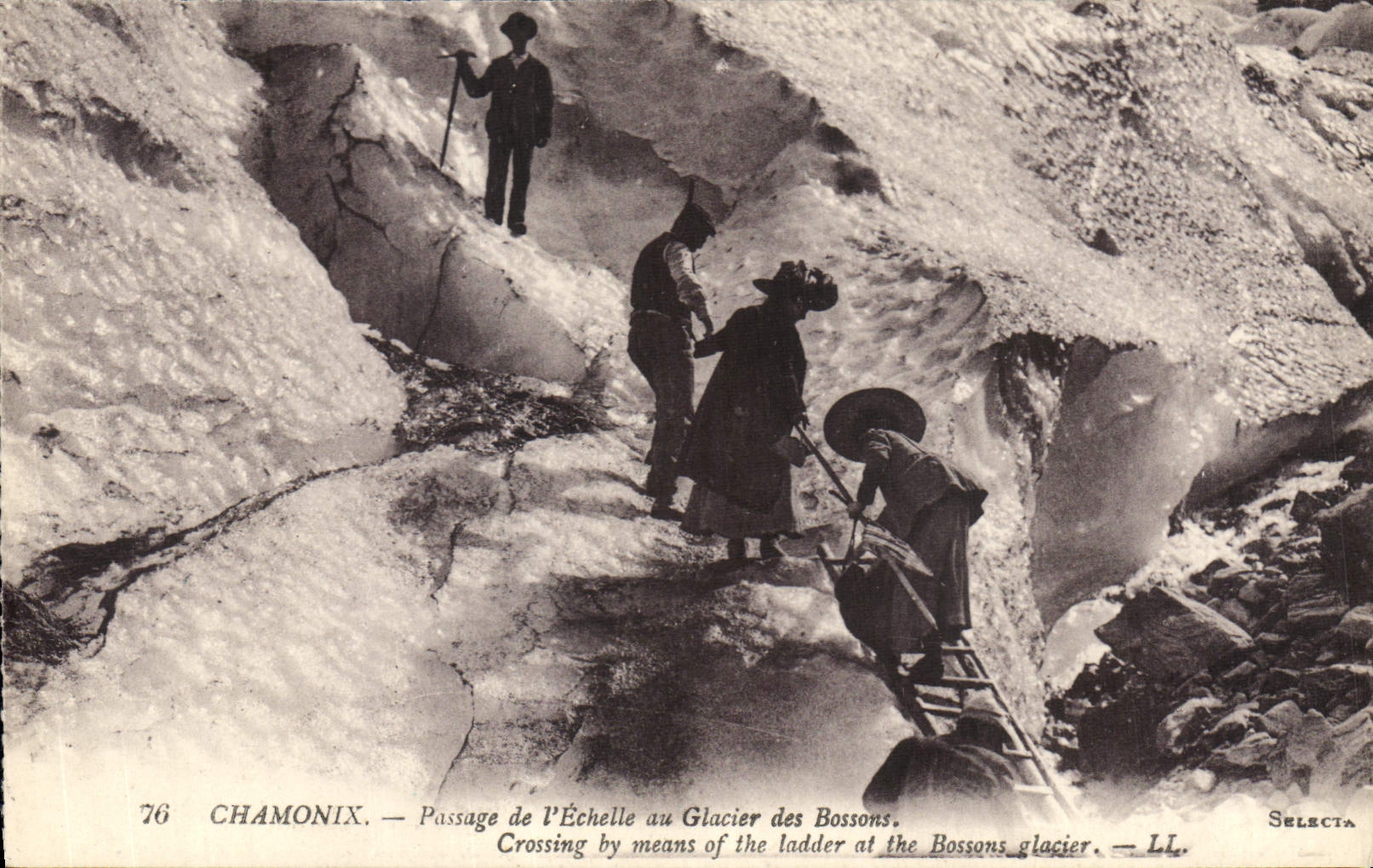 Chamonix — Passage de l'Échelle au Glacier des Bossons — Selecta