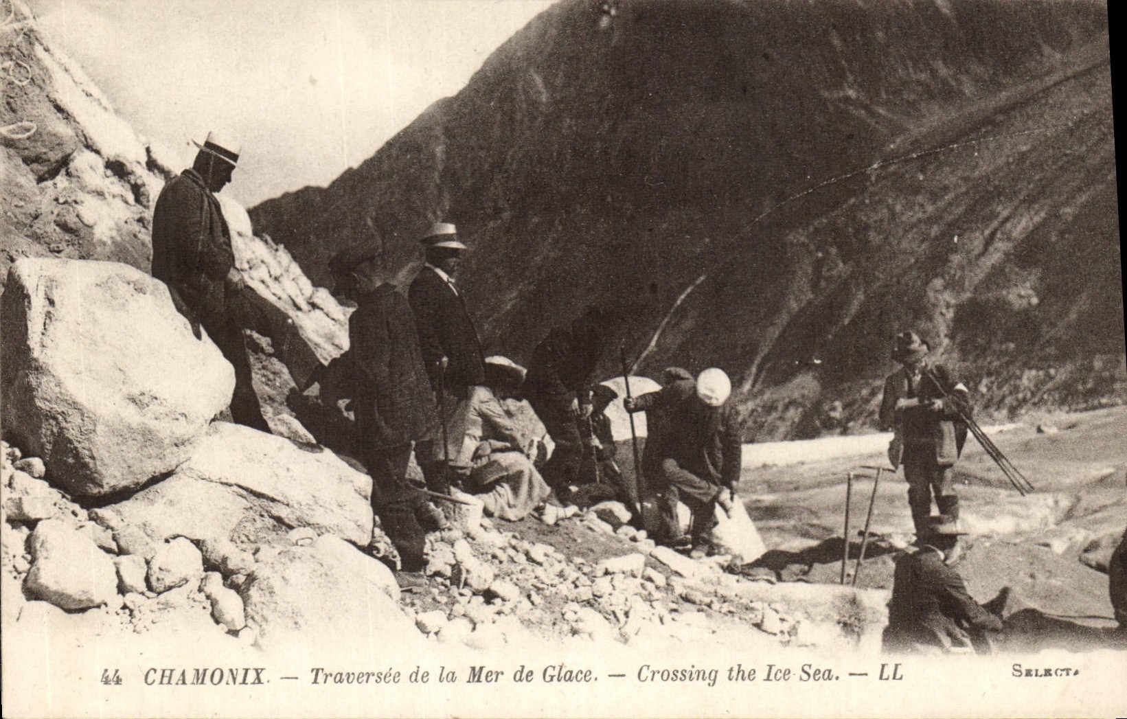 Chamonix — Traversée de la Mer de Glace — Crossing the Ice Sea — LL — Selects