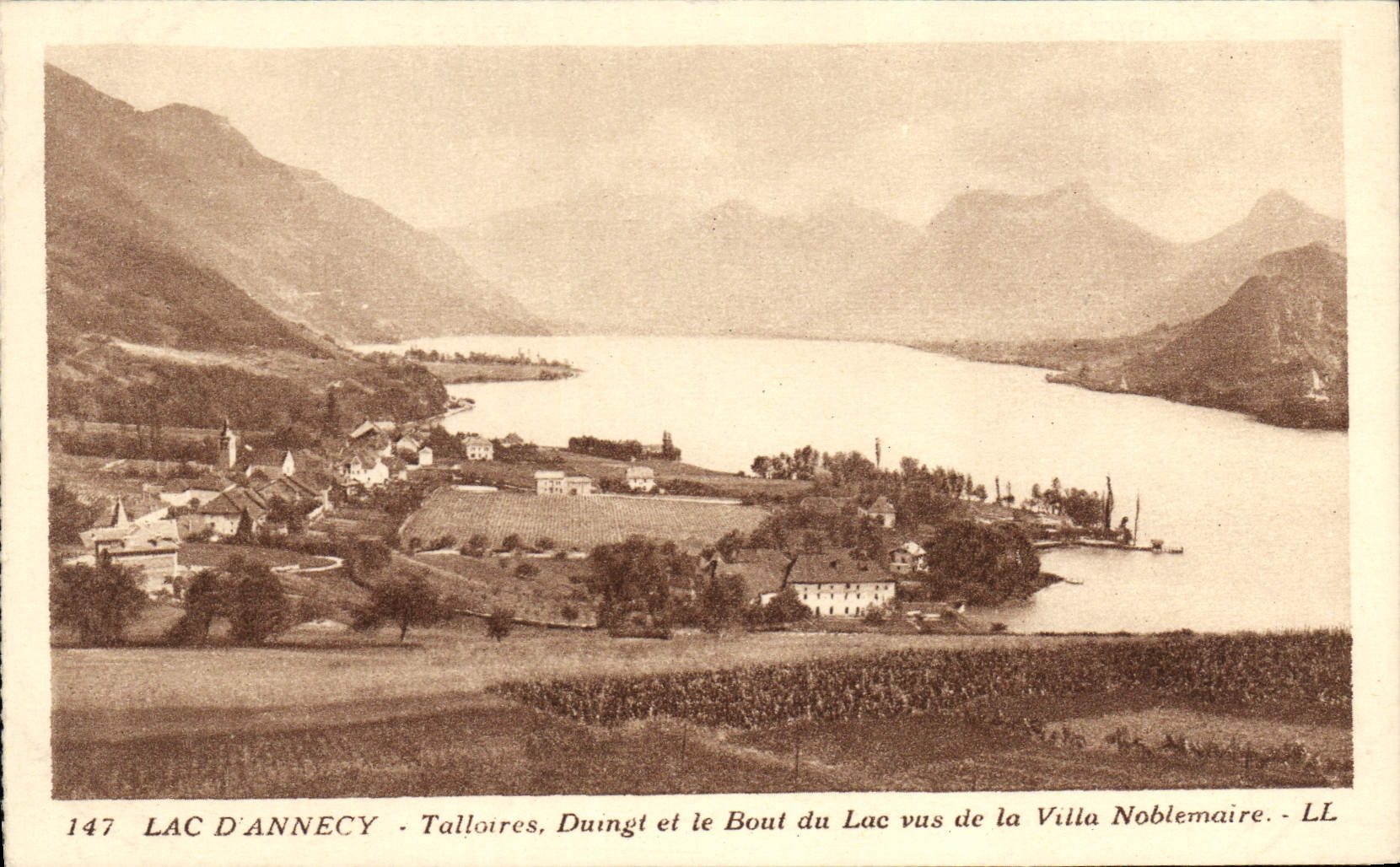 Lac d'Annecy - Talloires, Duingt et le Bout du Lac vus de la Villa Noblemairie - LL