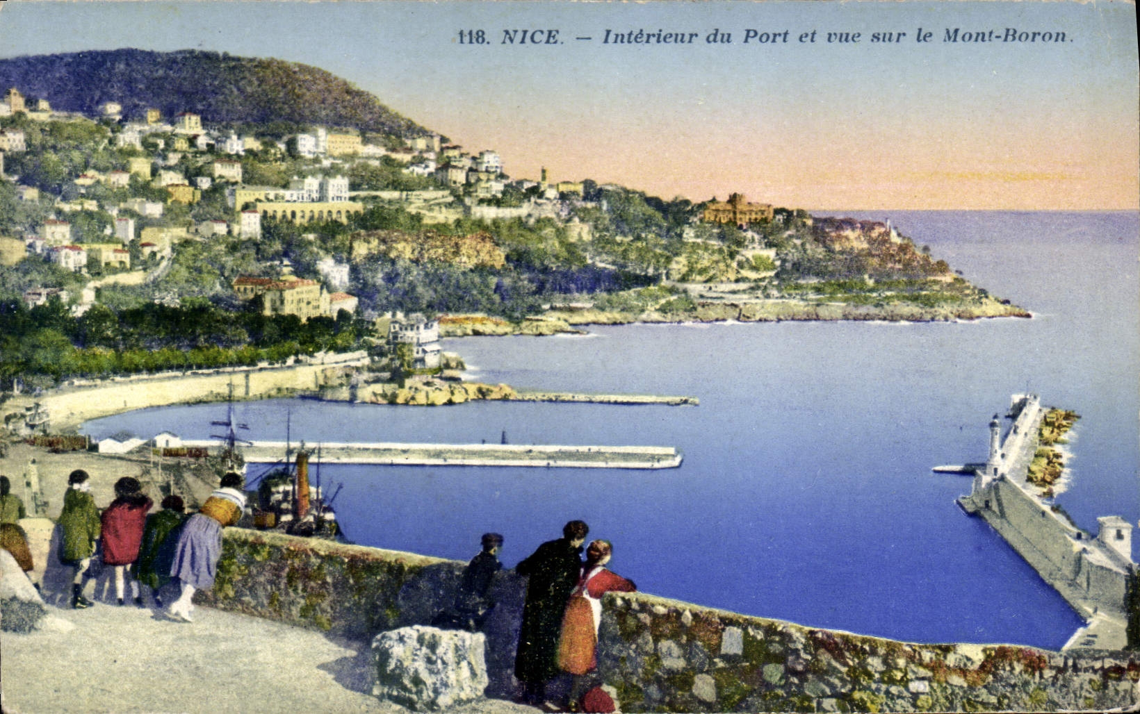 CPA Nice Interieur du Port et vue sur le Mont Boron 