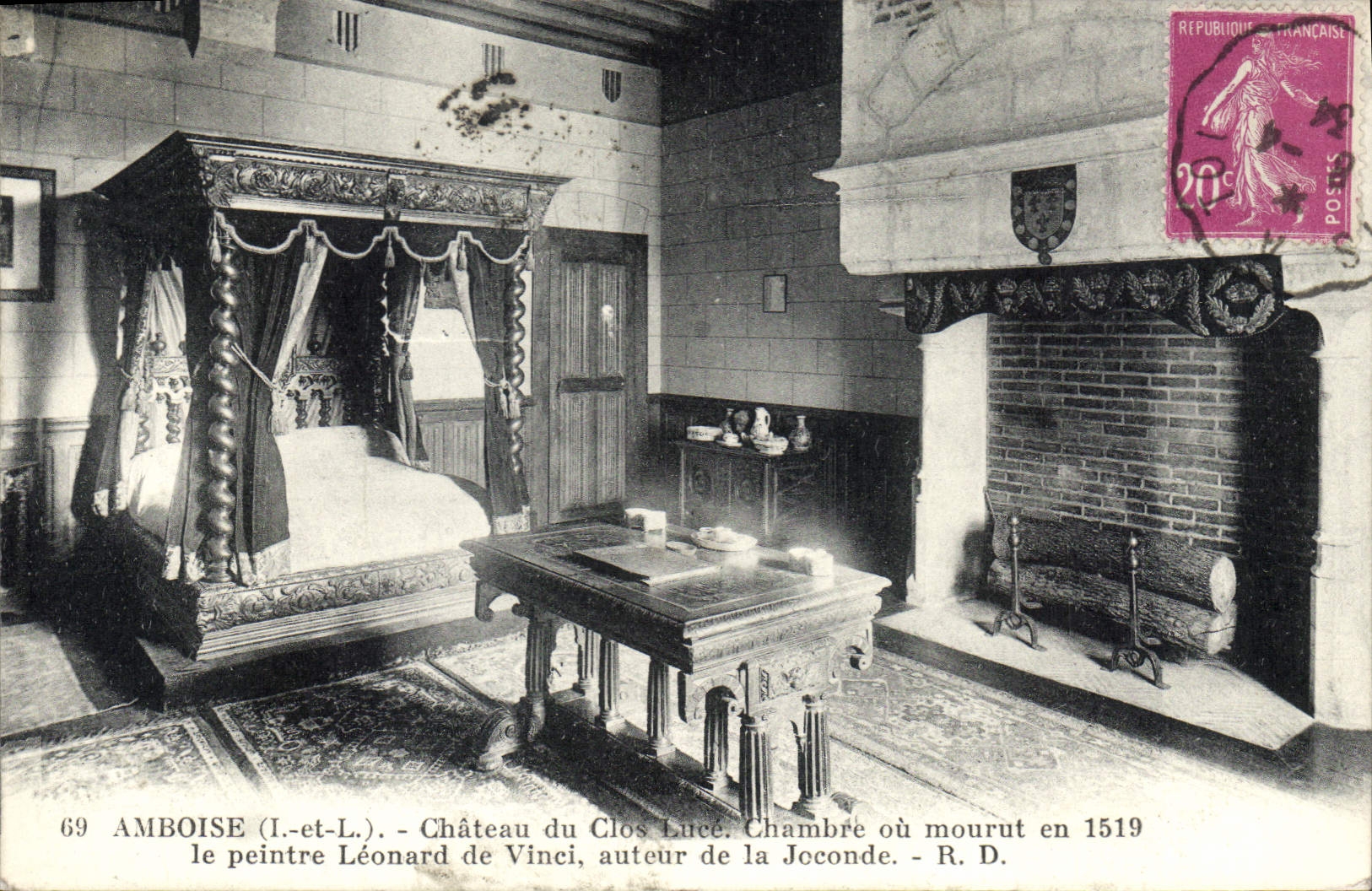 CPA Amboise I et L chateau du Clos Luce Chambre ou Mourut en 1519 le peintre Leonard de Vinci auteur