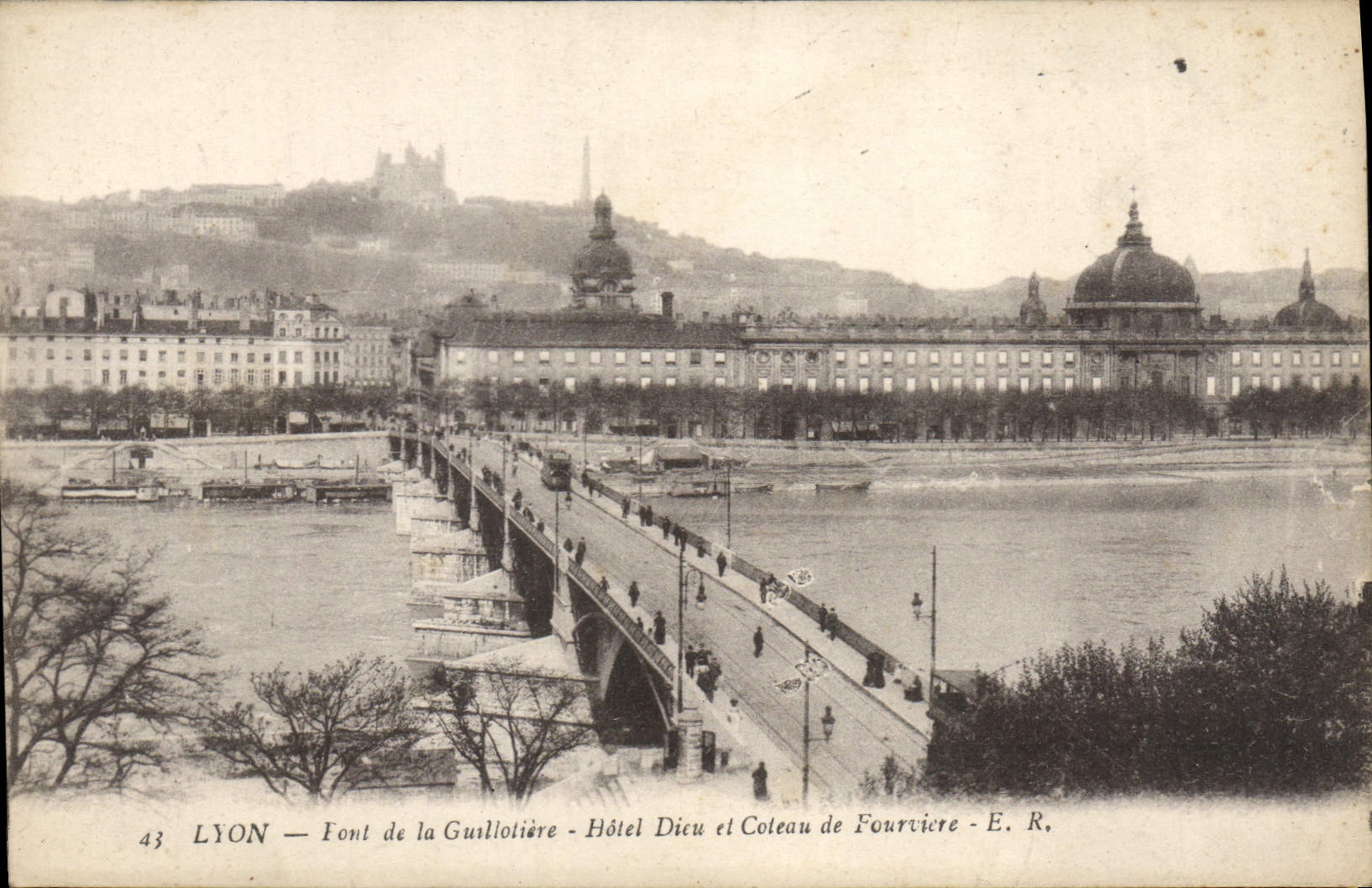 CPA Lyon Font de la Guillotiere hotel Dieu et Coteau de Fourviere 