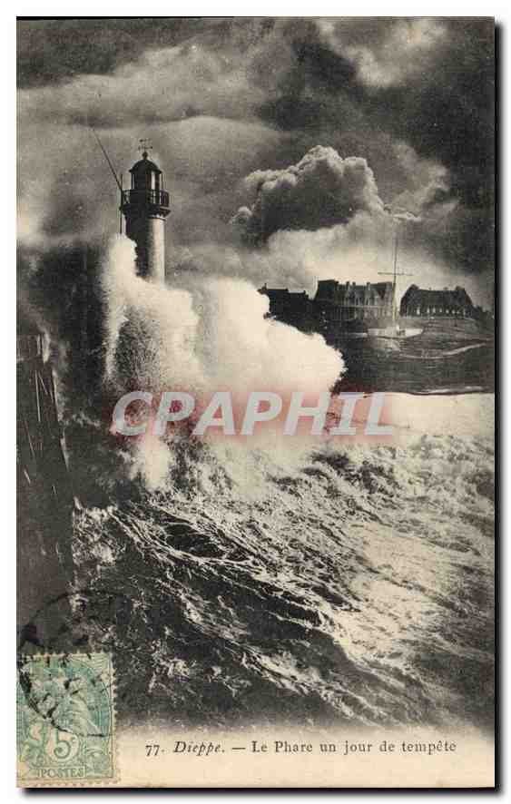 CPA Dieppe le Phare un jour de Tempete 
