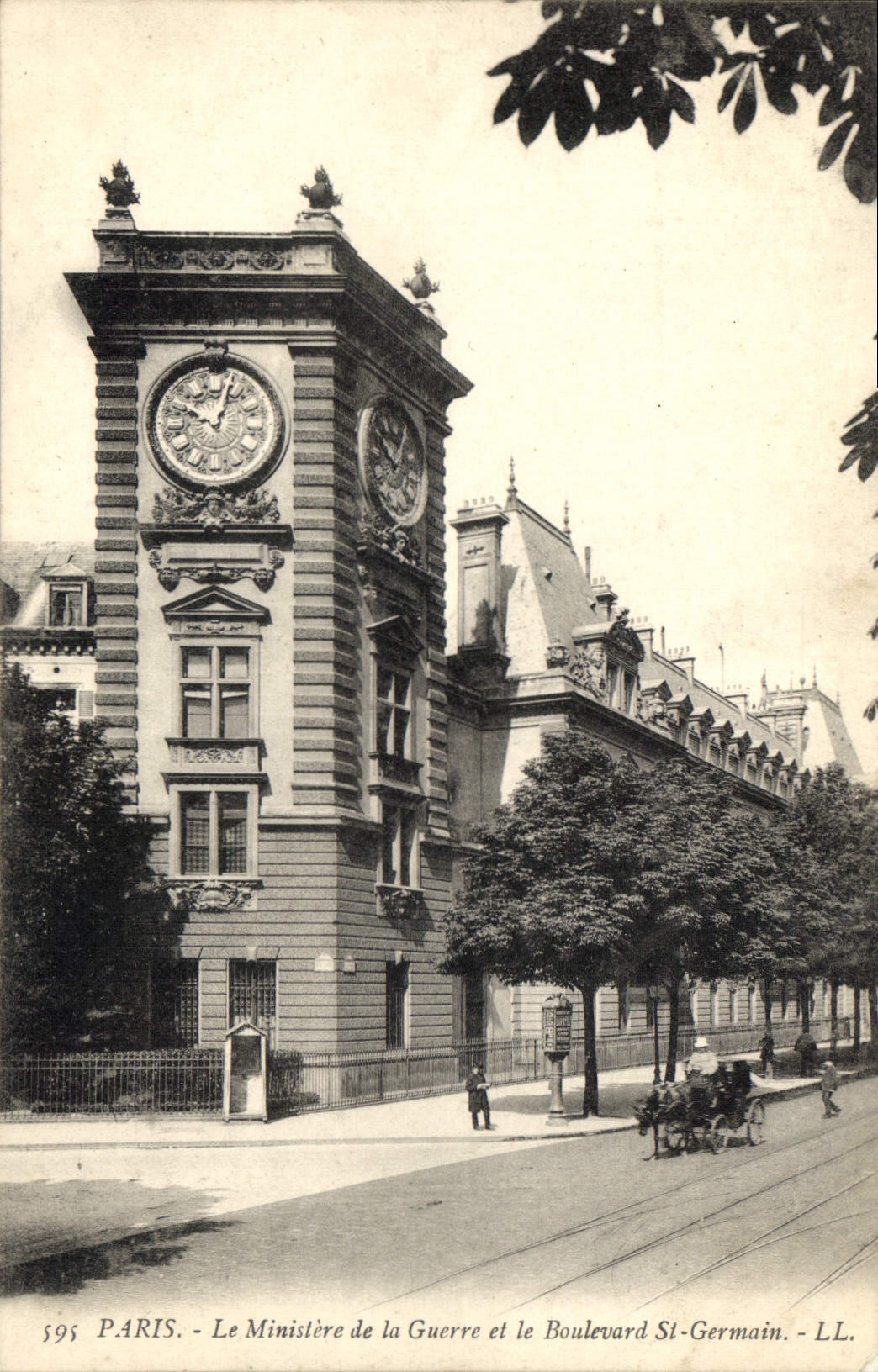 CPA Paris le Ministere de la Guerre et le Boulevard St Germain 