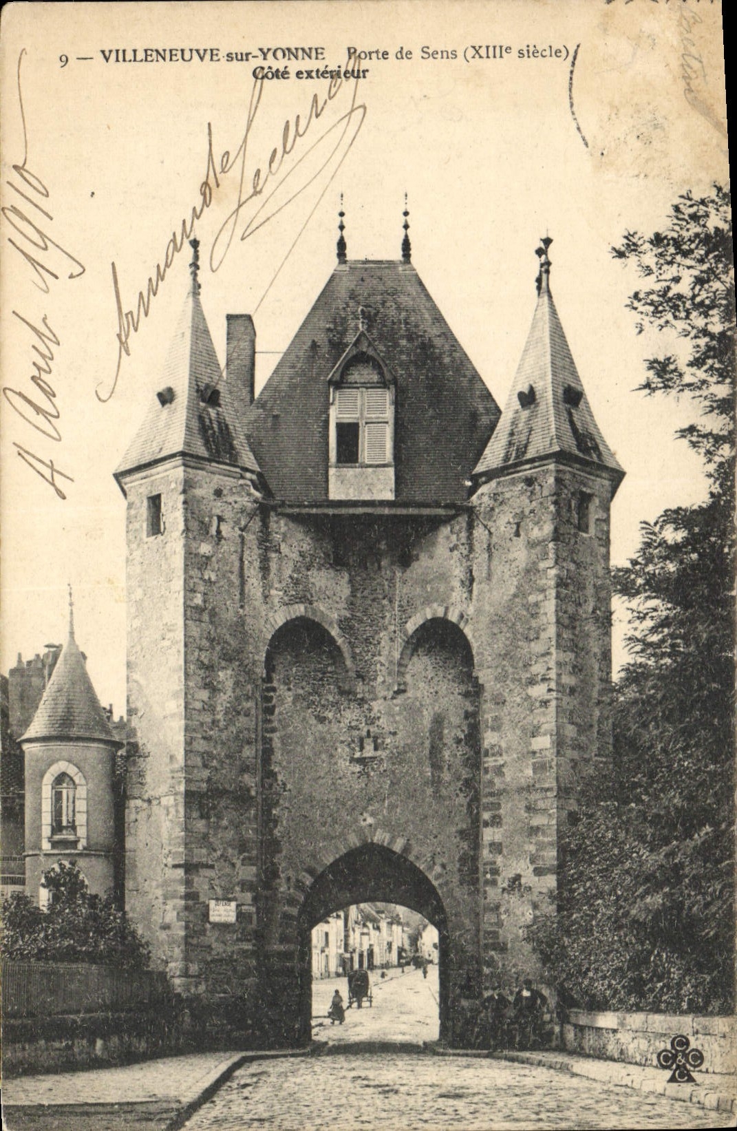 Villeneuve-sur-Yonne — Porte de Sens (XIIIe siècle) — Côté extérieur