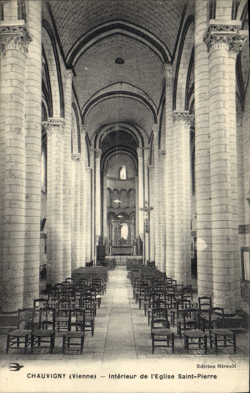 Chauvigny (Vienne) — Intérieur de l'Église Saint-Pierre — Édition Girault