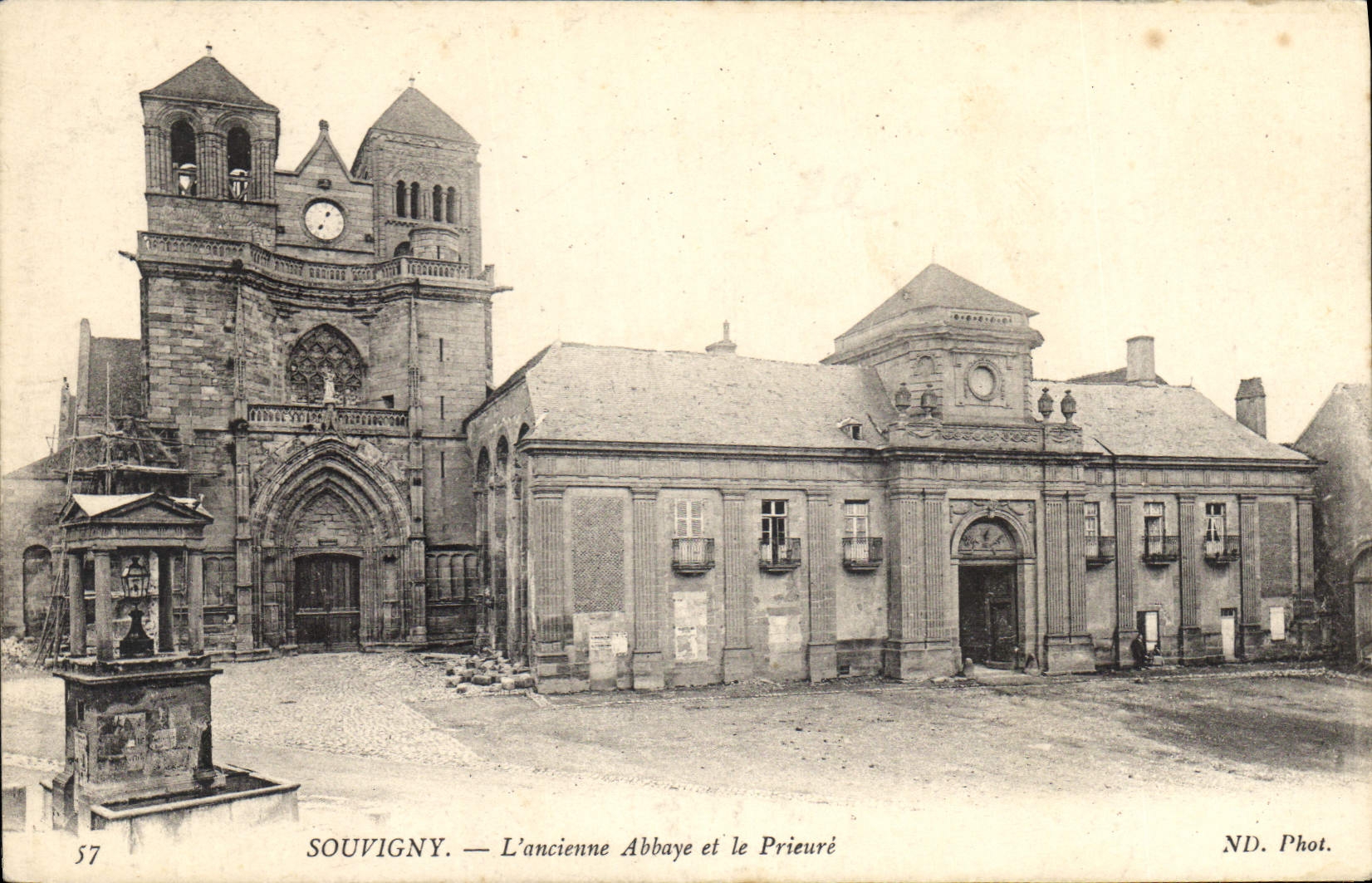 CPA Souvigny l'ancienne Abbaye et le Prieure 