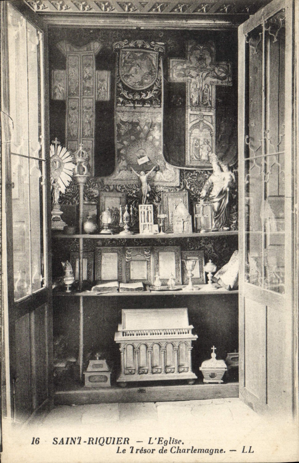 CPA Saint Riquier l'eglise le Tresor de Charlemagne 