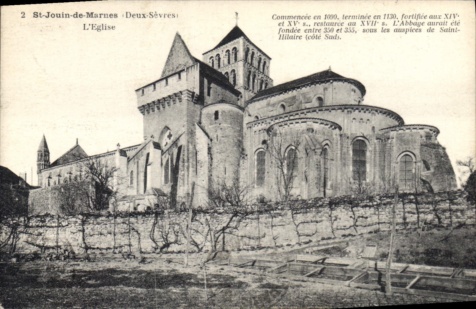 CPA St Jouin de Marnes Deux Sevres l'eglise Commencee en 1090 terminee en 1130 fortifiee aux XIV et 