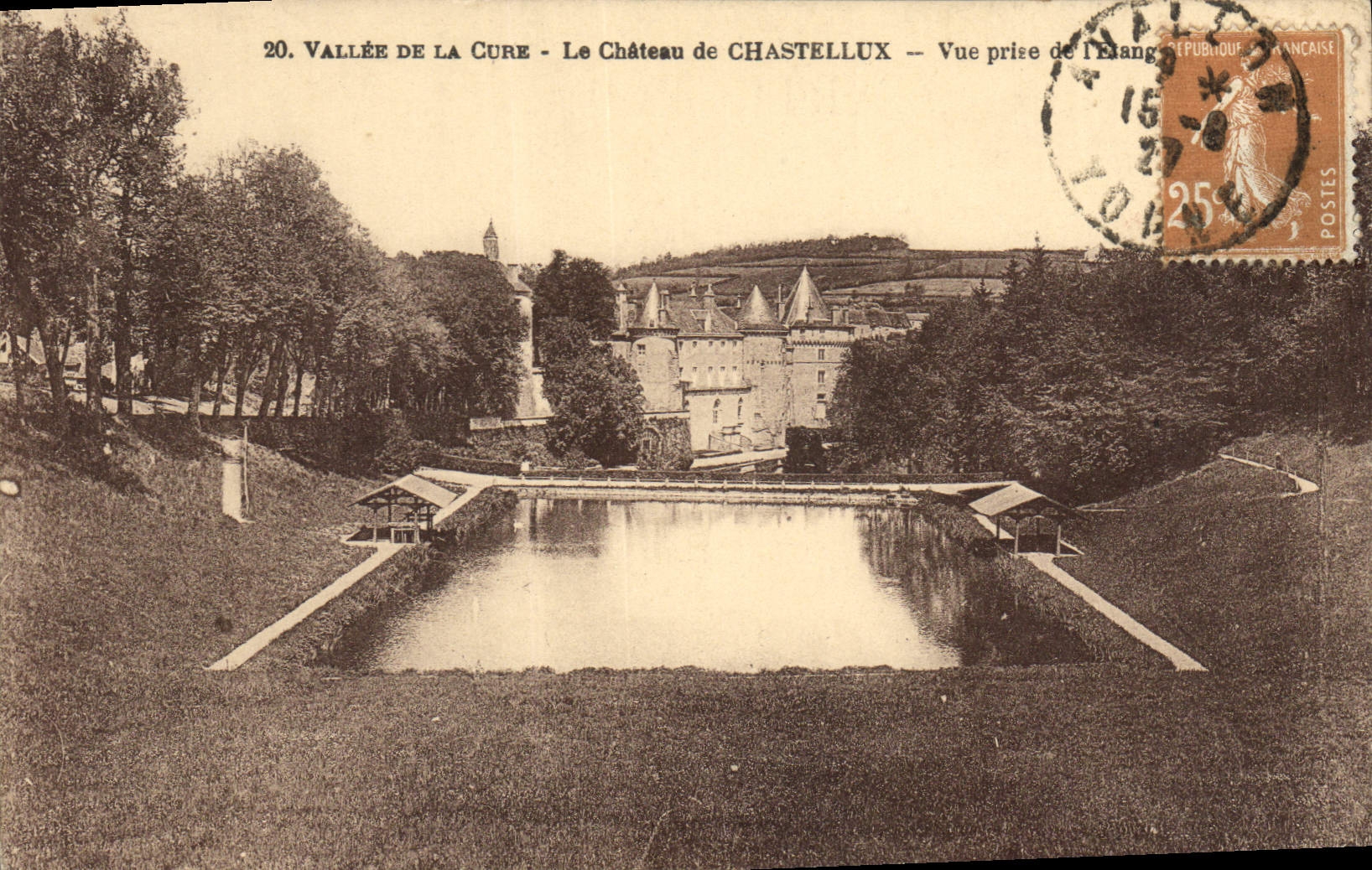 Vallée de la Cure - Le Château de Chastellux — Vue prise de l'Élang