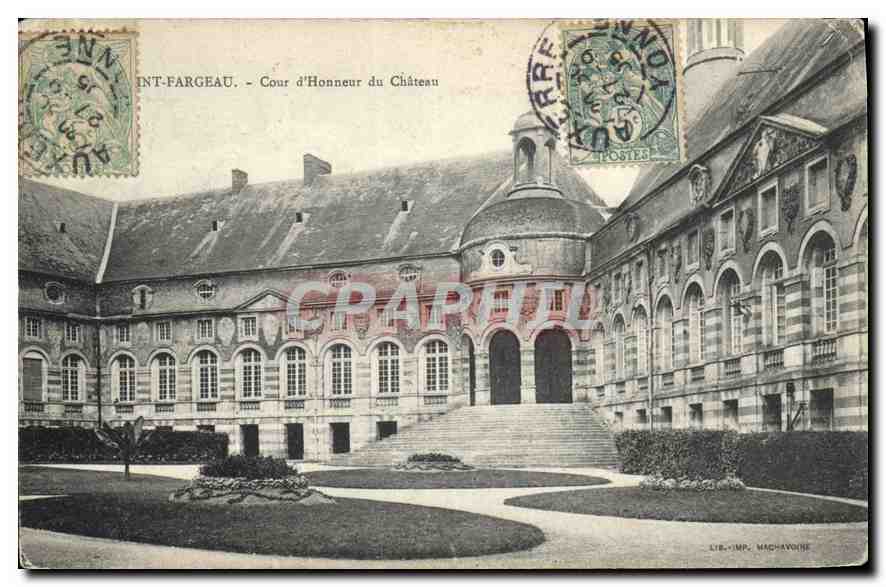 CPA Saint Fargeau Cour d'Honneur du Chateau 