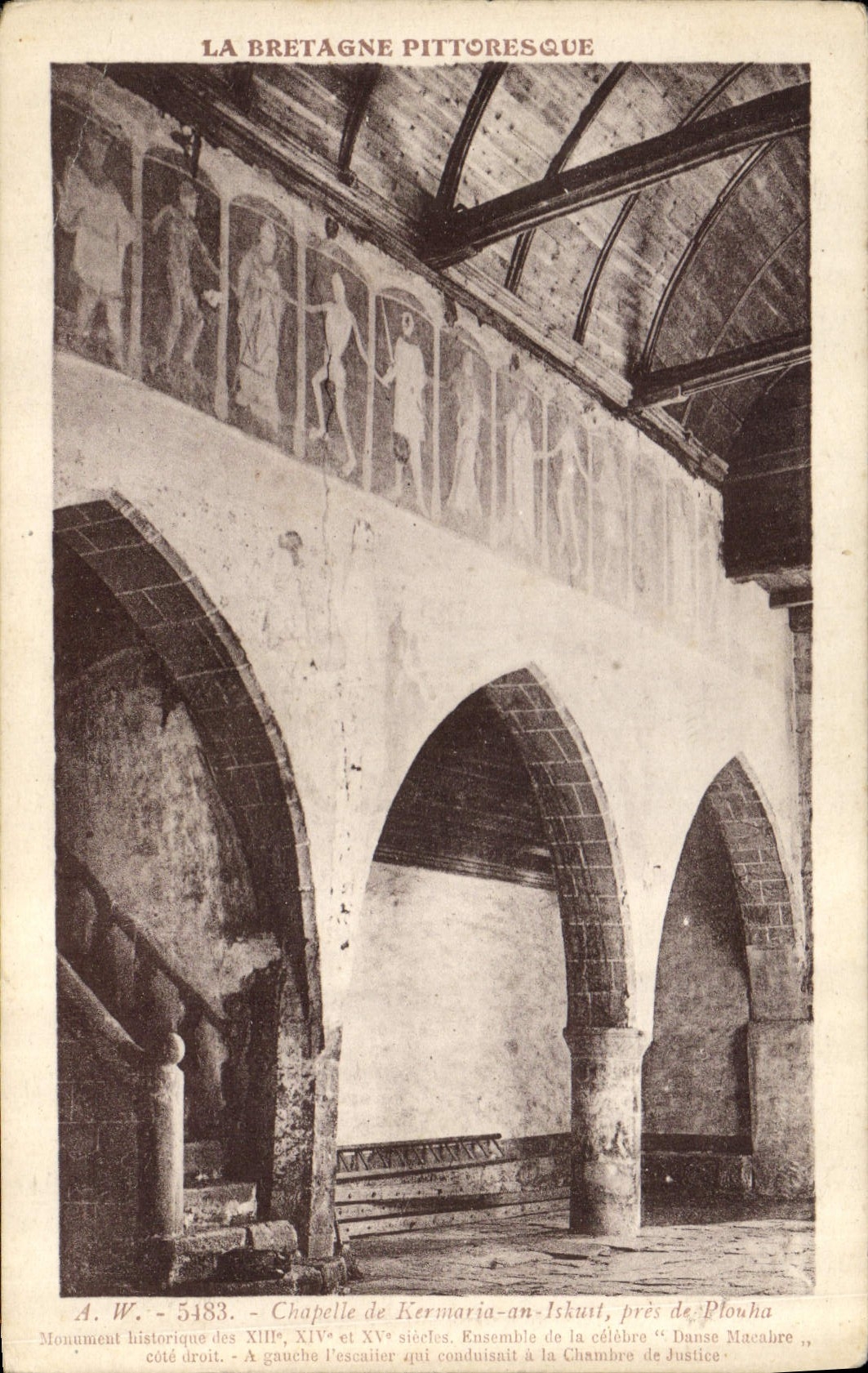 CPA La Bretagne Pittoresque Chapelle de Kermaria an Iskuit Danse macabre