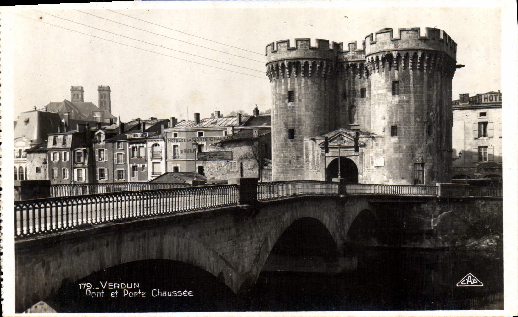 CPA Verdun Pont et Porte Chaussee 