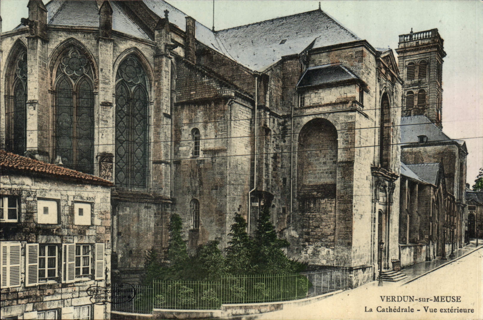 CPA Verdun sur Meuse la Cathedrale vue exterieure 