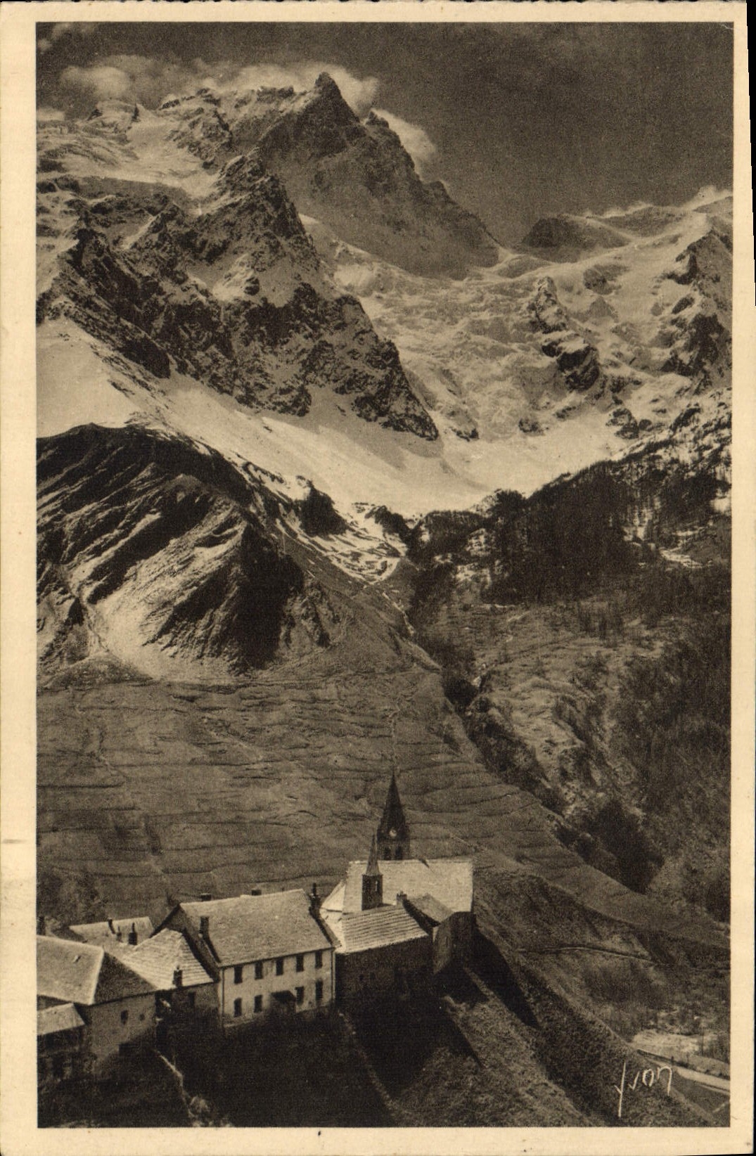 CPA Les Alpes la Breche de la Meije et le Village de la Grave Htes Alpes 