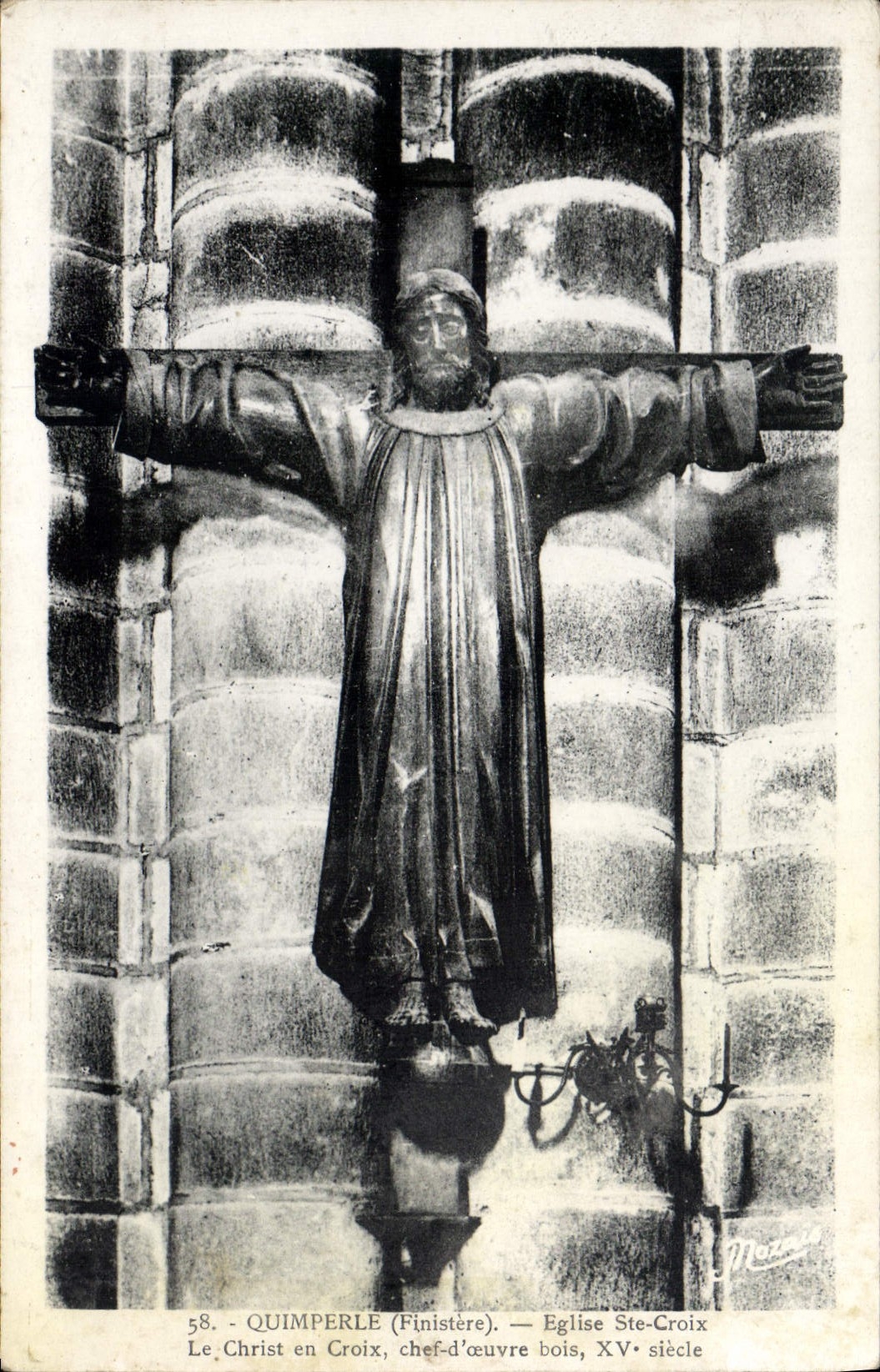 CPA Quimperle Finistere Eglise Ste Croix le Christ en Croix chef d'Oeuvre bois XV siecle 