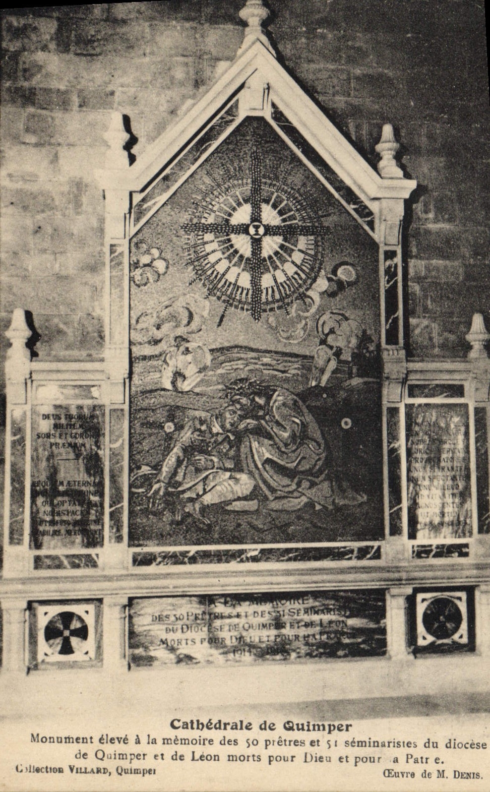 CPA Cathedrale de Quimper monument eleve a la memoire des 50 pretres et 51 seminaristes du diocese d
