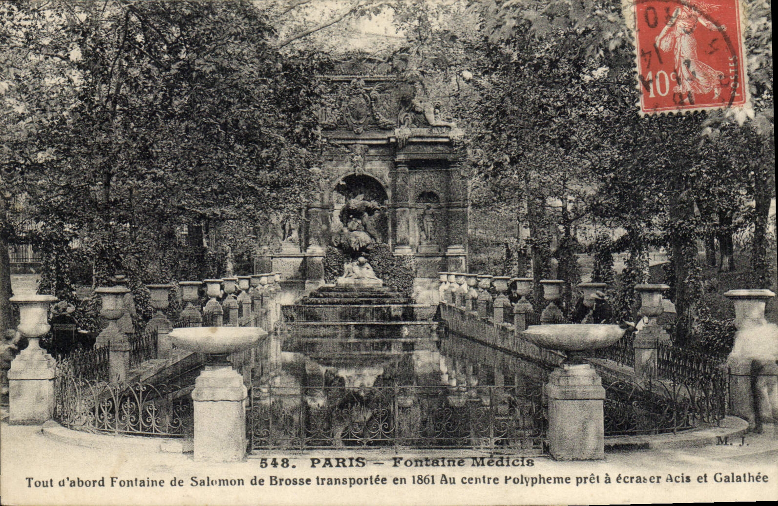 CPA Paris Fontaine Medicis tout d'abord Fontaine de Salomon de Brosse transportee en 1861 au centre 