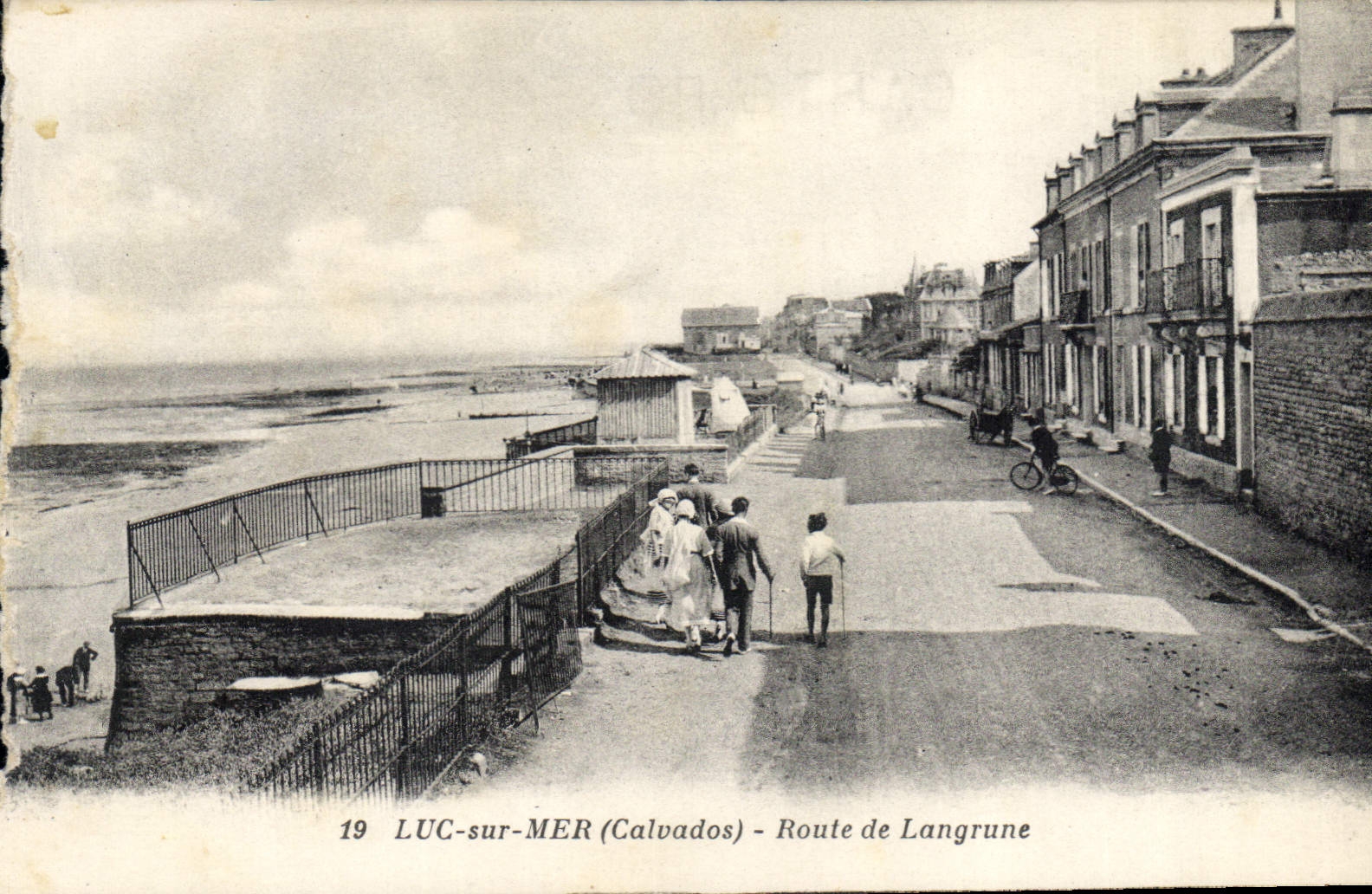 LUC-sur-MER (Calvados) — Route de Langrune — Verlag J. Nozais, Nantes, n°19