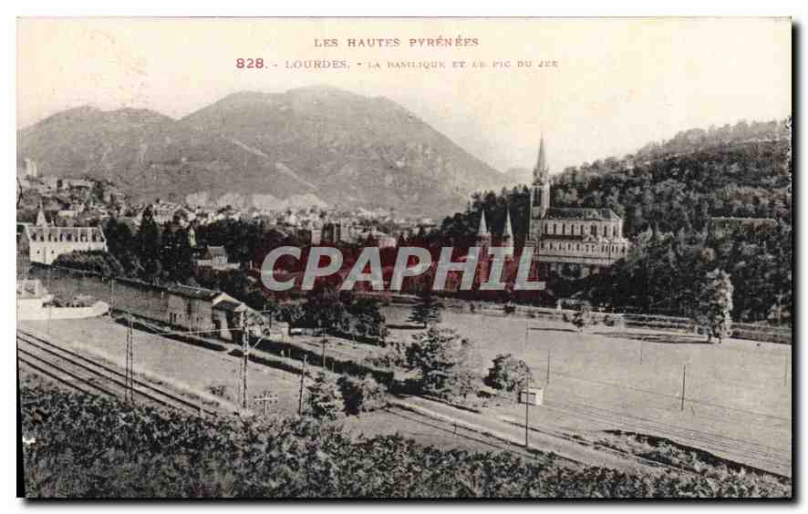 CPA Les Hautes Pyrenees Lourdes la Basilique et le Pic du Jer 