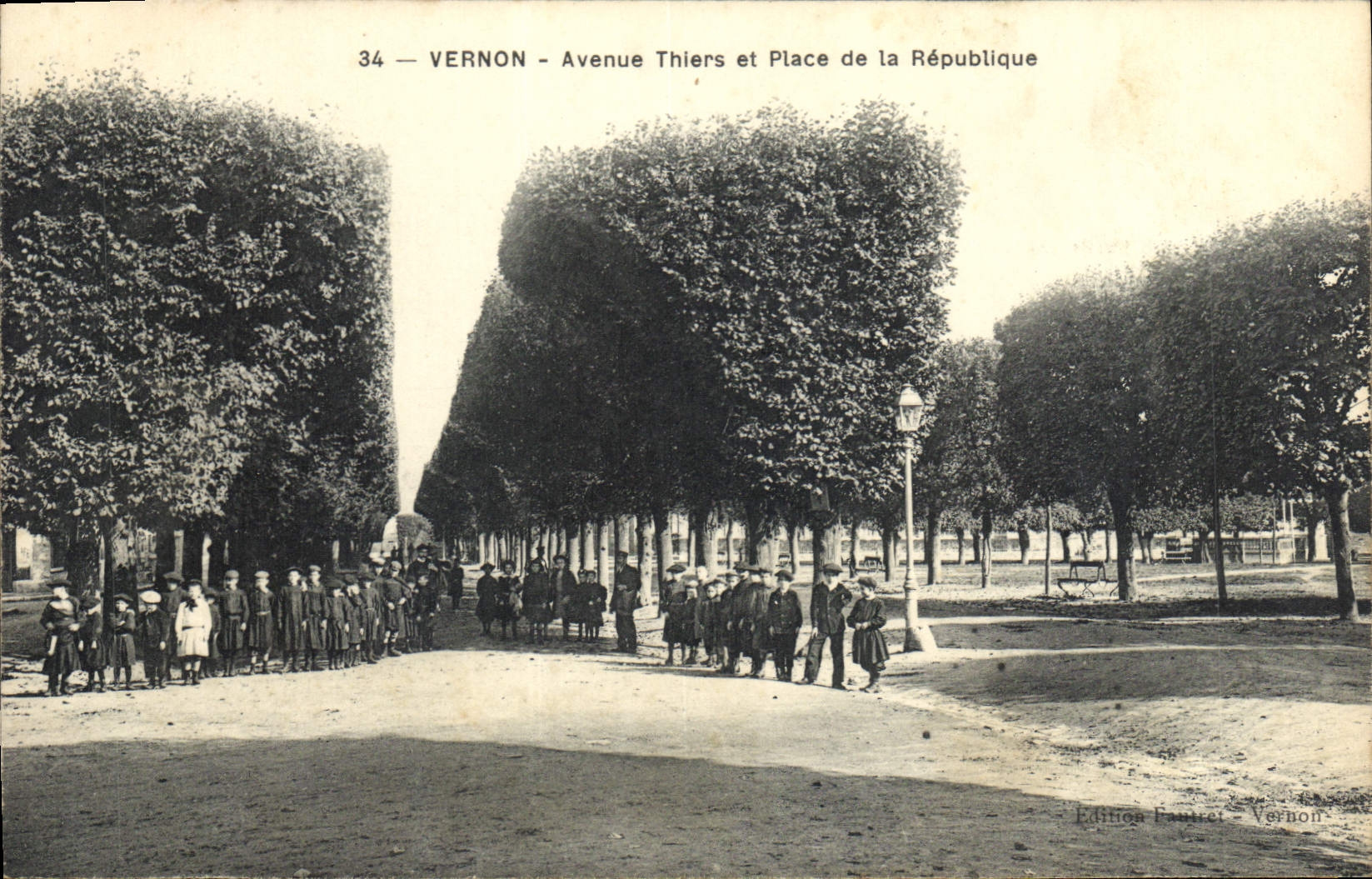 CPA Vernon Avenue Thiers et Place de la Republique 