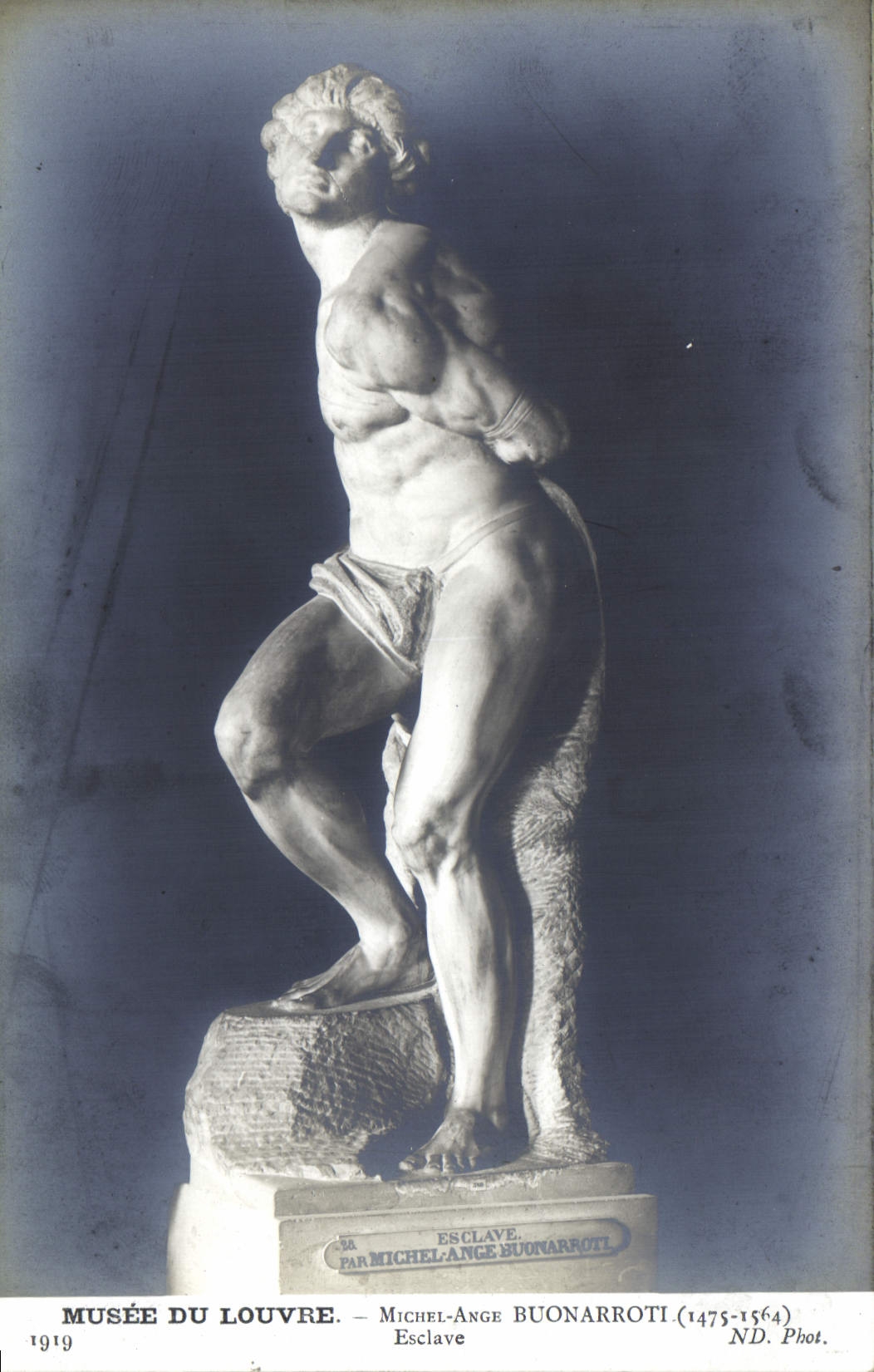 CPA Musee de Louvre Michel Ange Buonarroti 1475 1564 Esclave 