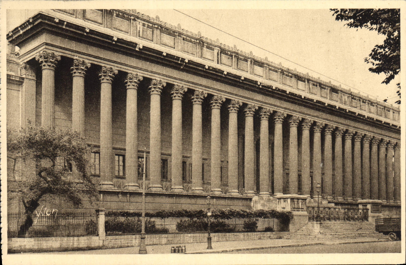 CPA La Douche France Lyon Le Palais de Justice 