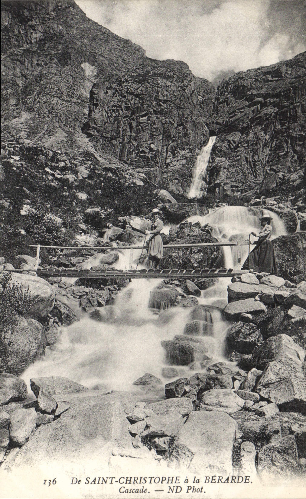 CPA De Saint Christophe a la Berarde Cascade 