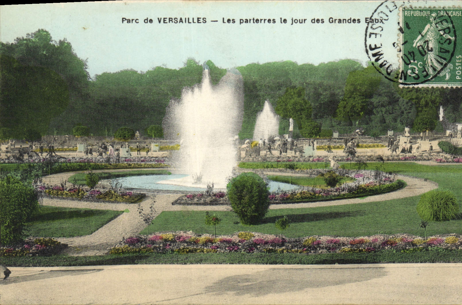 Parc de VERSAILLES — Les parterres le jour des Grandes Eaux — Mme Moreau, éditeur