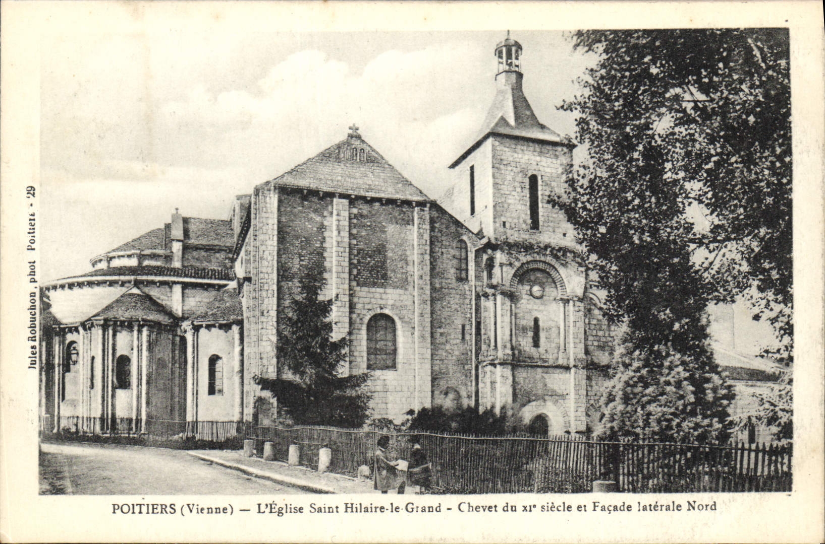 CPA Poitiers Vienne l'Eglise Saint Hilaire le Grand Facade laterale Nord 