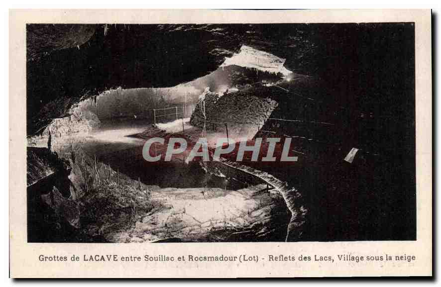 Höhlen von LACAVE zwischen Souillac und Rocamadour (Lot) — Spiegelungen auf den Seen, Dorf unter Schnee