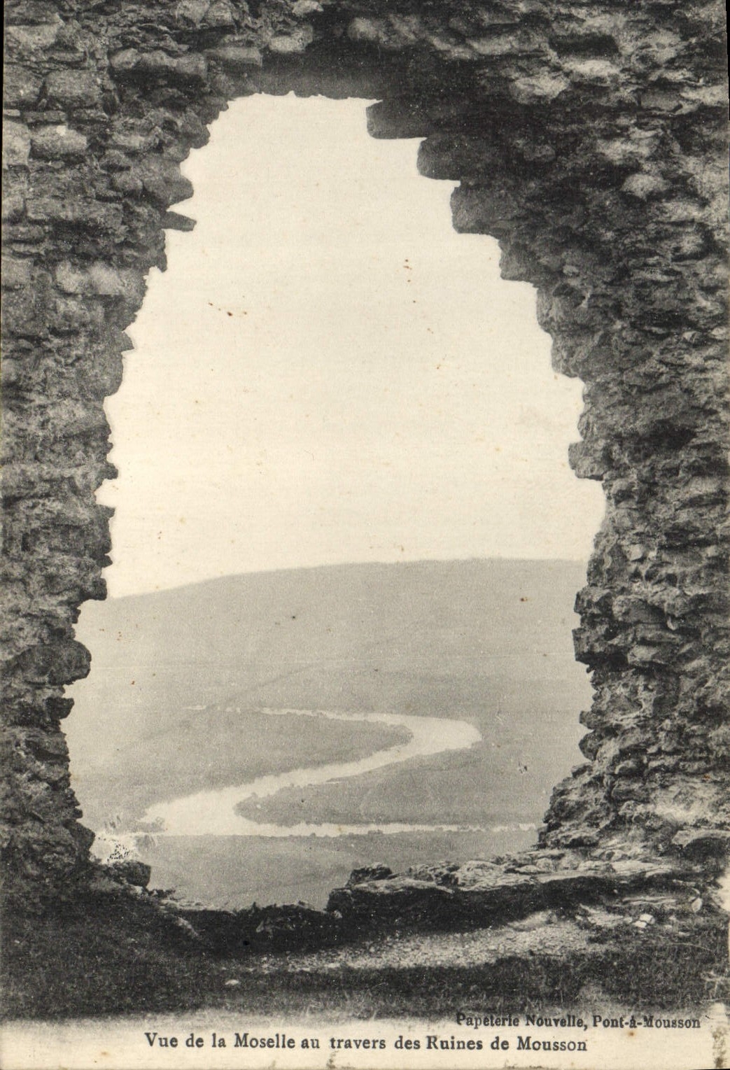 Vue de la Moselle au travers des Ruines de Mousson — Papeterie Nouvelle, Pont-à-Mousson